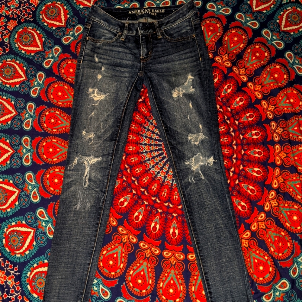 American Eagle Ripped Skinny Jegging Size 2
